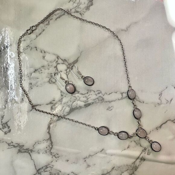 Rose Quartz necklace and earring set - Picture 3 of 11